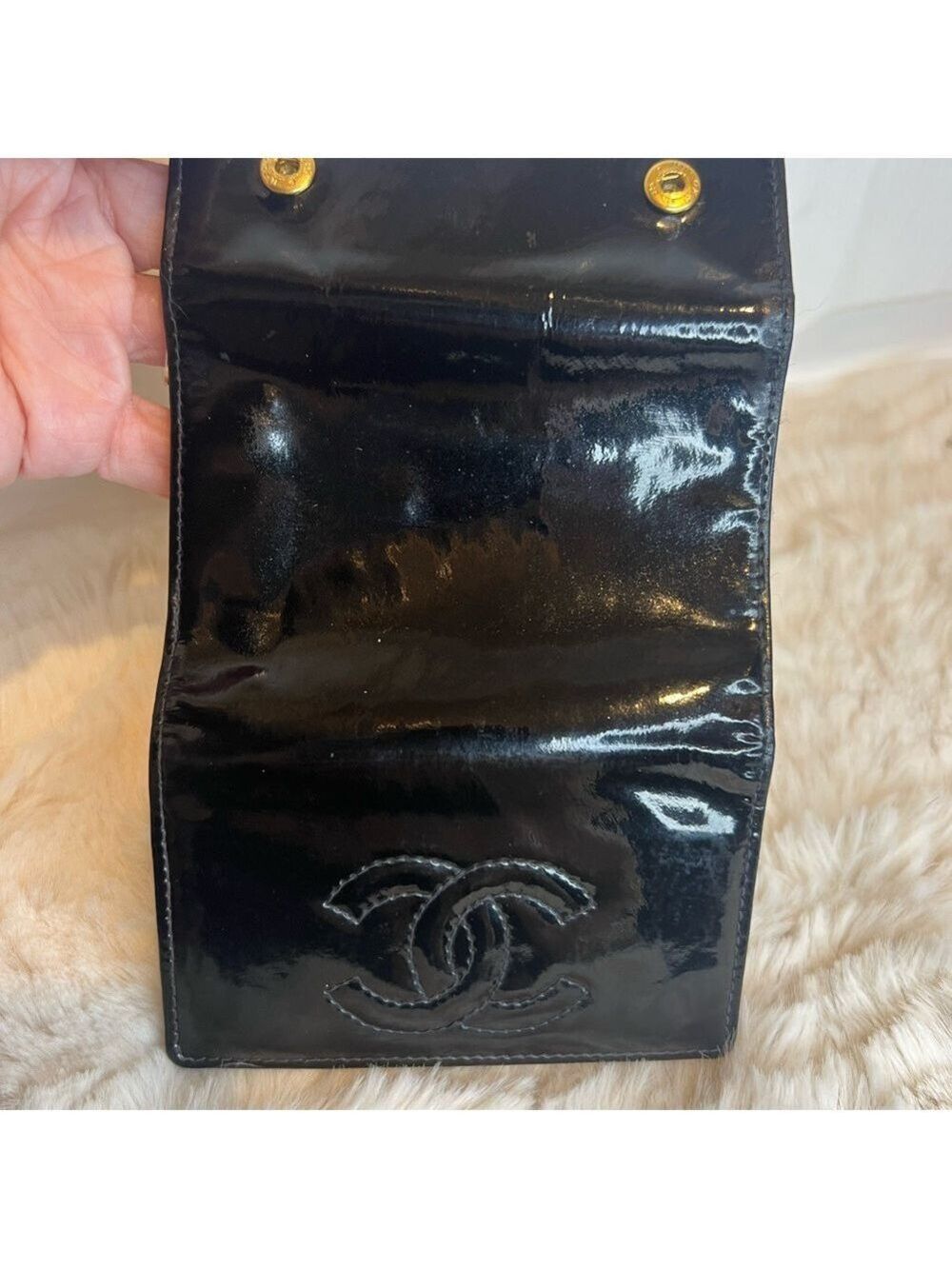 ❤️CHANEL BLACK PATENT LEATHER 6 RING KEYHOLDER WITH LOGO - Picture 7 of 16